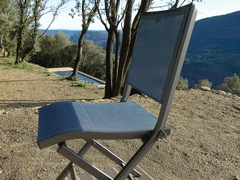 chaise Aran Bleue - Mademoiselle Kayla - Chaise devant montagne