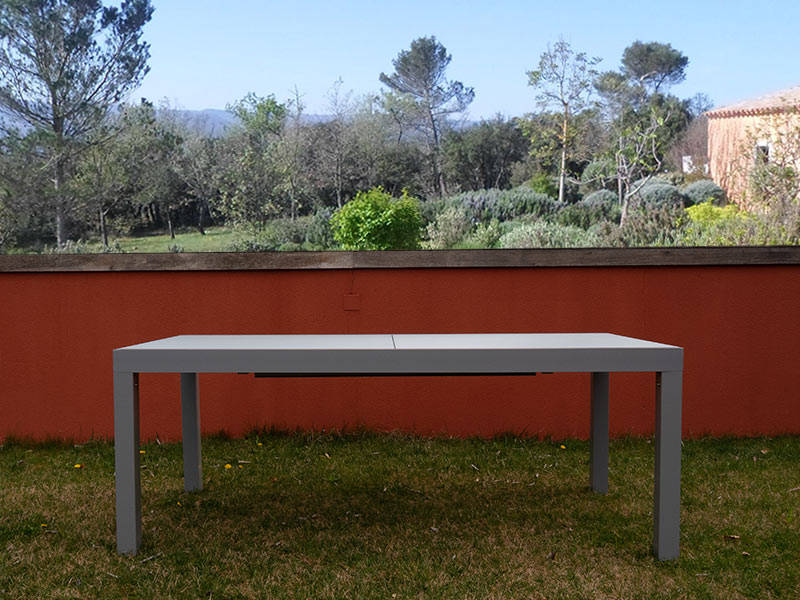 Table sorrente fermée - Mademoiselle kayla - table 2 m devant mur rouge